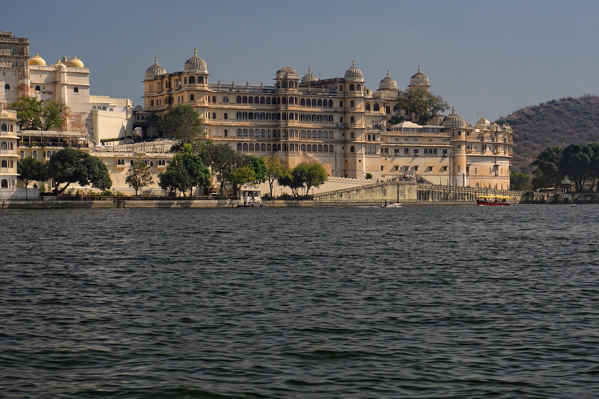 One of the best place for Honeymoon in Udaipur. It is also known as “City of lakes”. Udaipur is a wonderful place to spent a royal exotic break together. Let the allure of this captivating city make your honeymoon once in a lifetime experience. Best Experience – Palaces and Havelies, City tours, trekking, and hiking, etc. Best Time Duration – 5 to 7 days Best time to visit – October to March